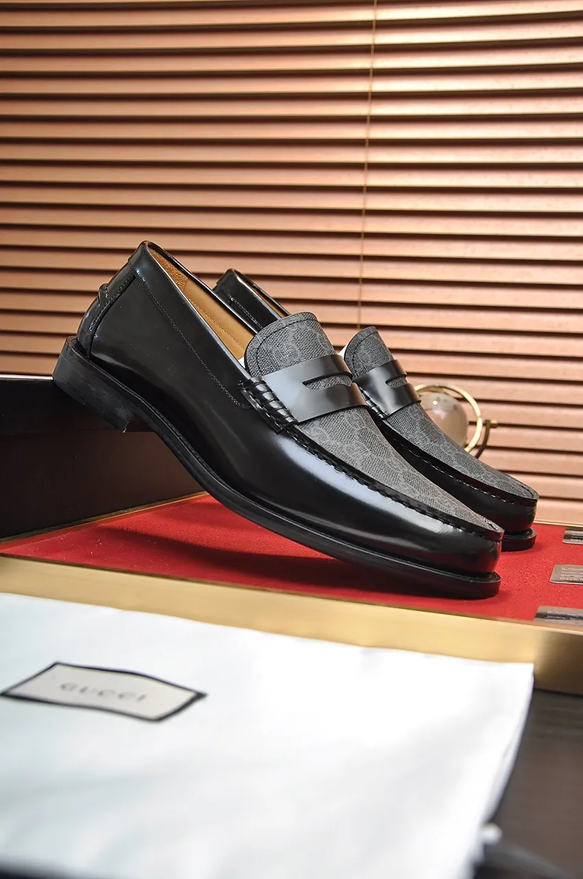 Men's shoes💰560💶Italy's top luxury men's shoe giant (GUCCI) (Gucci) (full cowhide lining) new arrival🍃Original European style🔰 Pleasant to the eye😍In order to make the shoes more durable and non-deformable🌀The production continues to follow traditional methods but there is still no lack of innovation💪Choose original sheepskin for the leather♻️ Smooth and natural And extra bright ⭐Made of imported cowhide, the first choice of rich people 38-45 (45 customized)